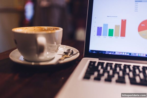 华体会体育深度解析：起手牌数学期望与胜率返还比例如何优化你的游戏策略